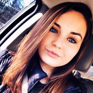 Meet your Posher, Alexis